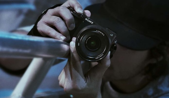 Sony запатентовали компактную APS-С беззеркальную камеру с новым меню